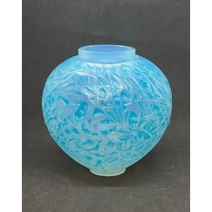 R.lalique Opalescent And Patinated Blue Mistletoe Vase
