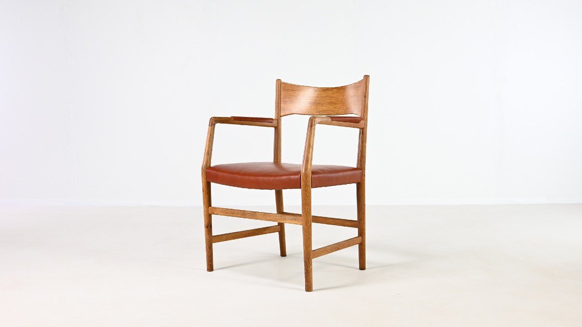 Hans J. Wegner, Town Hall Chair. Oak And Leather, Denmark, Circa 1940-photo-2