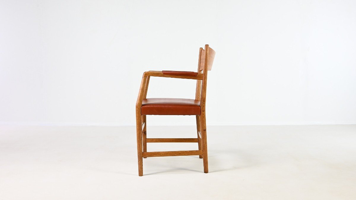 Hans J. Wegner, Town Hall Chair. Oak And Leather, Denmark, Circa 1940-photo-3