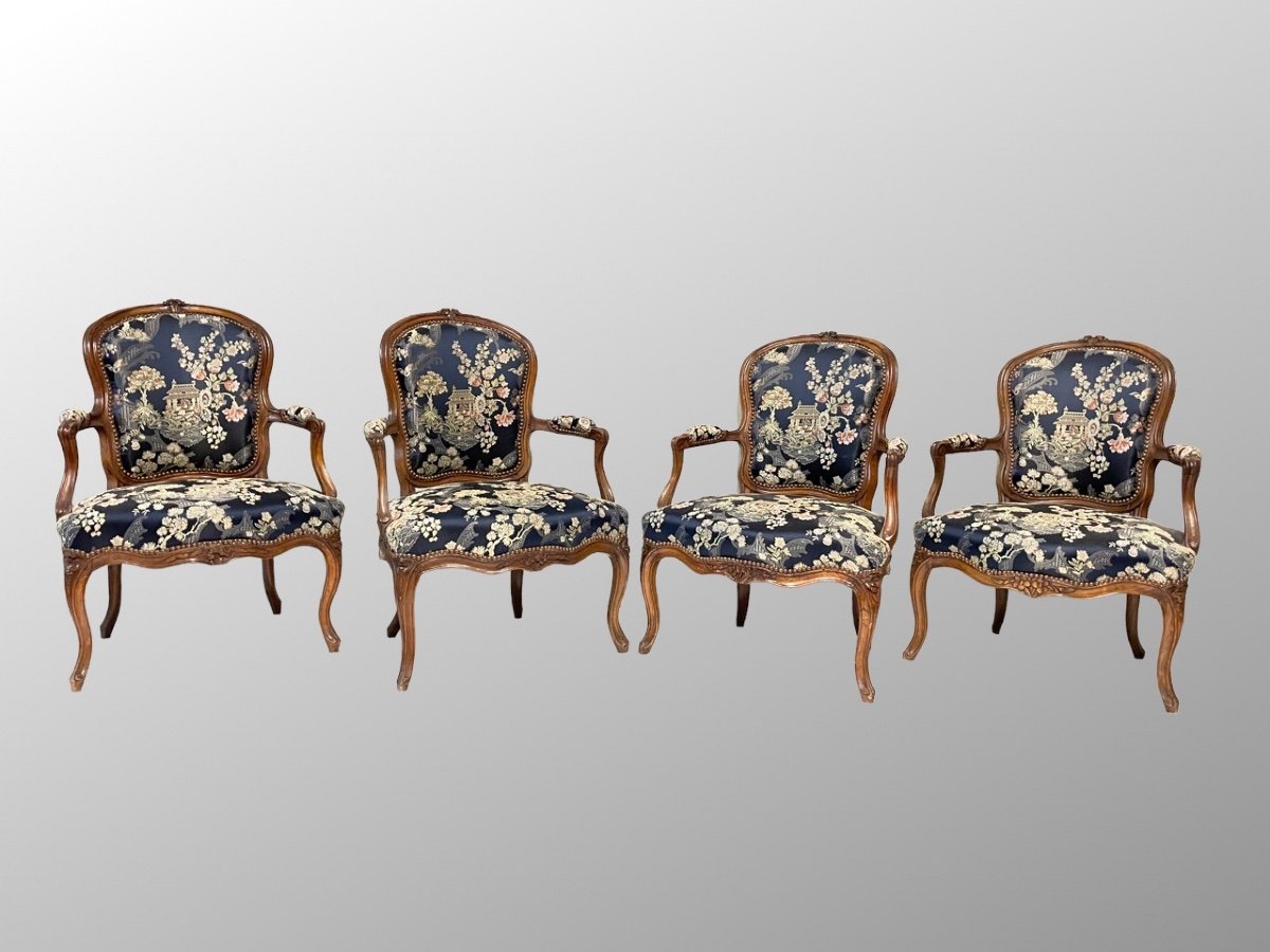 Suite De Quatre Fauteuils En Cabriolet. Epoque Louis XV