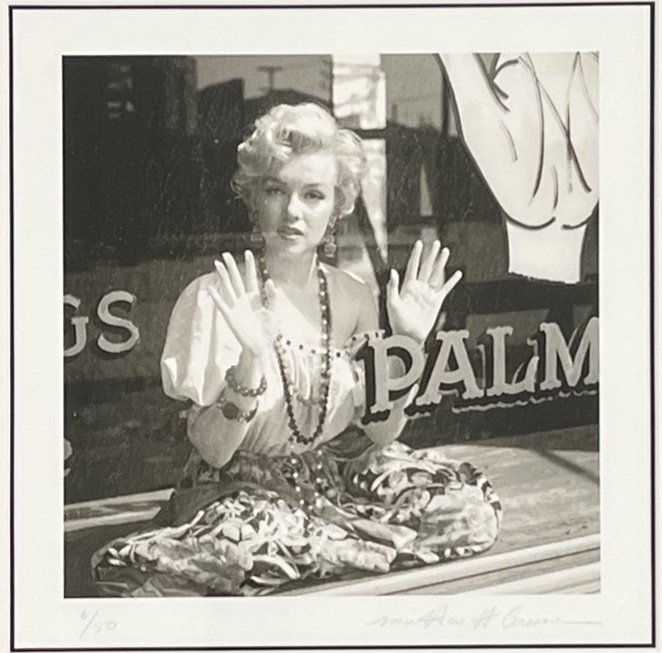 Milton H.greene - Marilyn Monroe Is Ready To Read Your Palm - Digital Print - 1956-photo-2