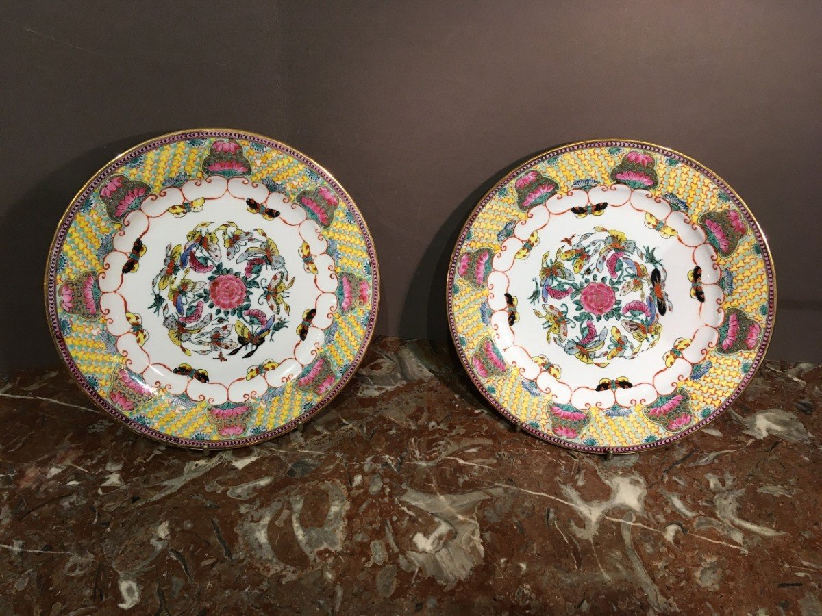 Pair Of Chinese Porcelain Plates-photo-2