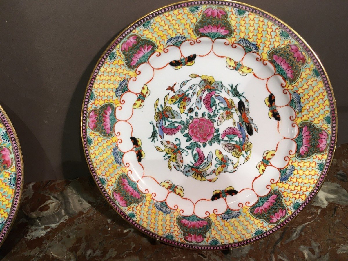 Pair Of Chinese Porcelain Plates-photo-2