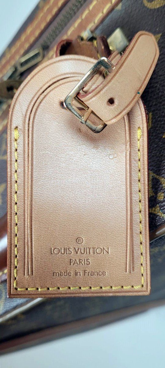 Proantic: Two Vintage Louis Vuitton Suitcases