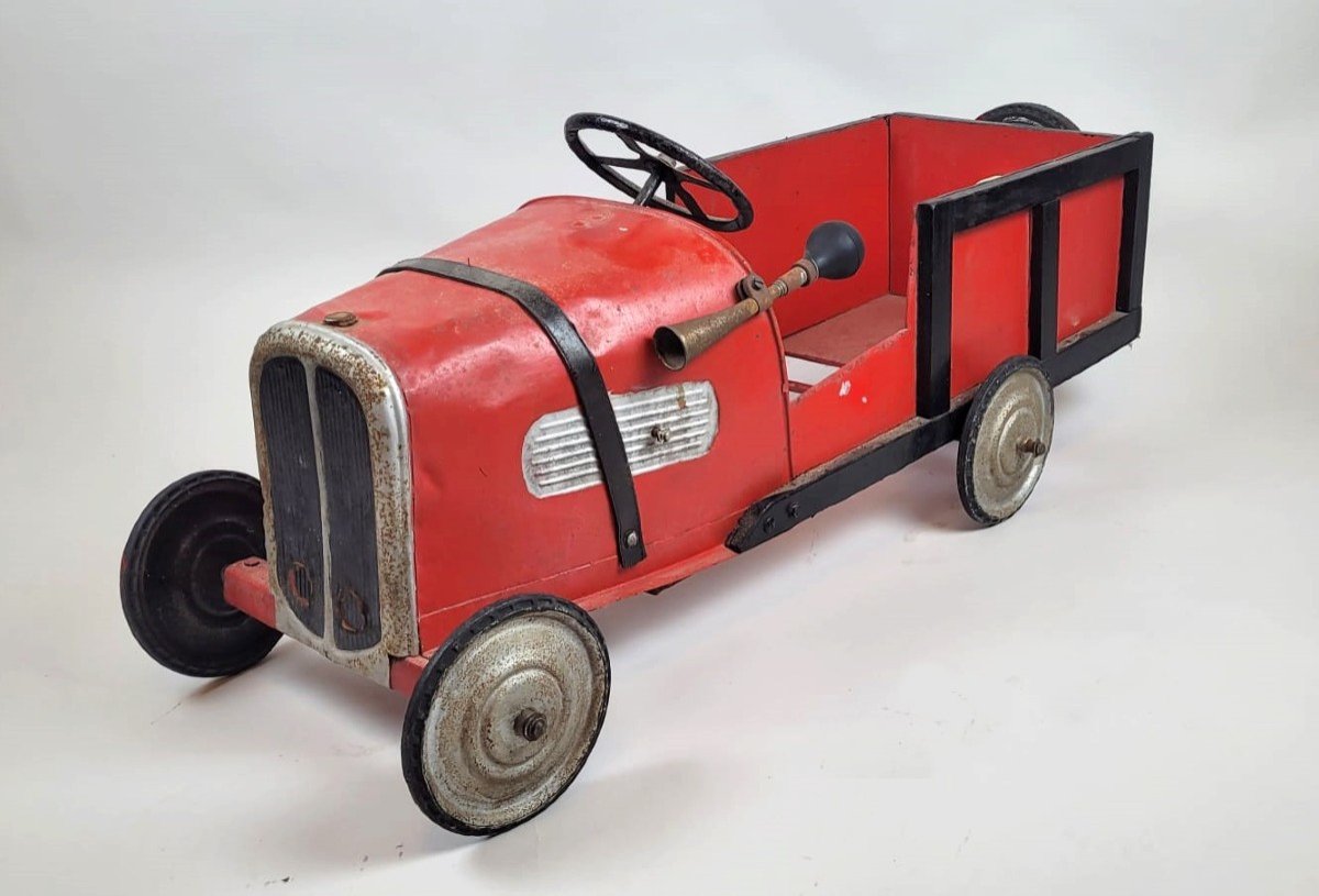 Calandre de voiture rouge Antic Line -SEB14658 dans Maquette déco