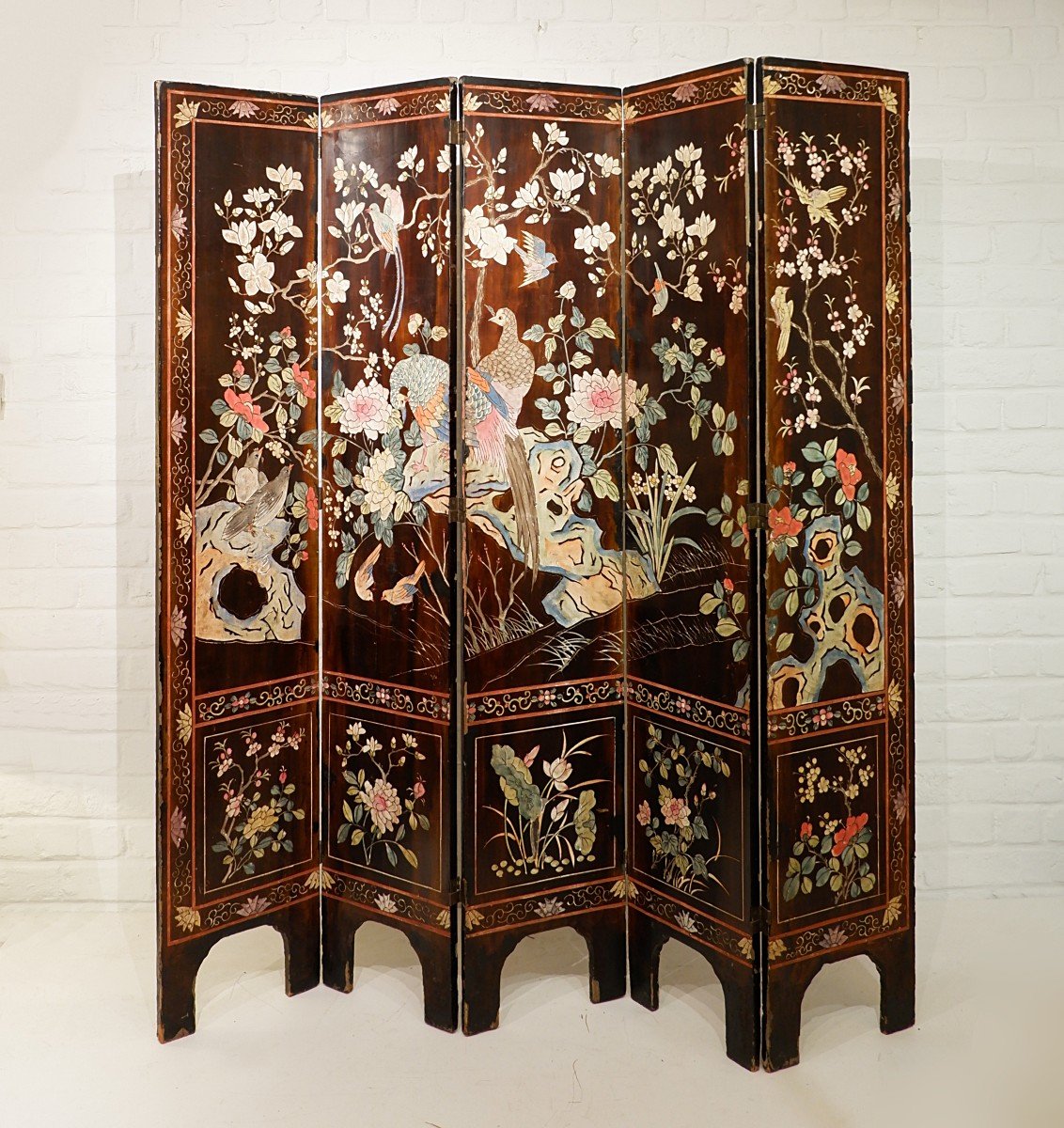Chinese Screen In Engraved And Polychrome Wood With 5 Leaves