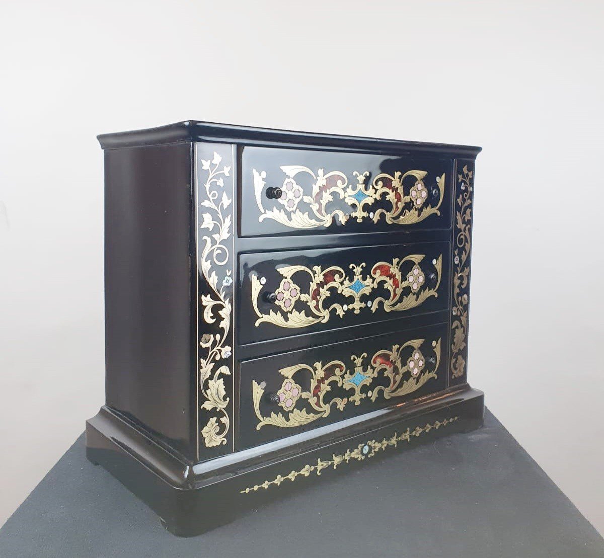 Napoleon III Master's Chest Of Drawers