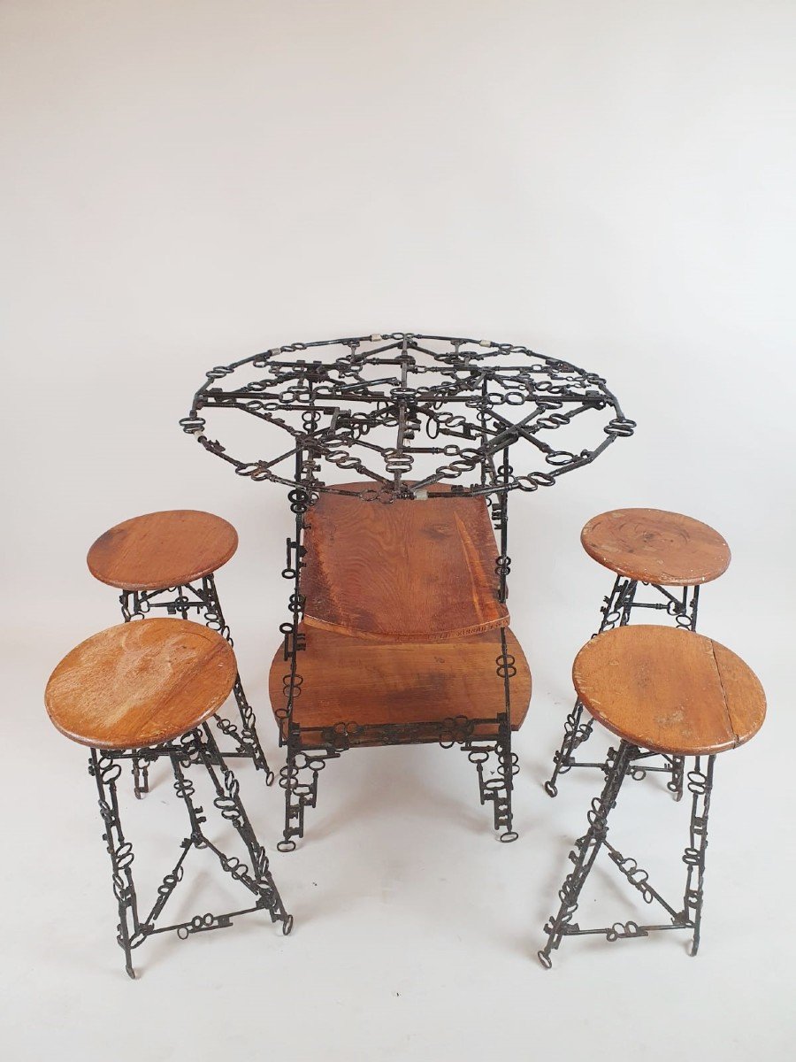 Side Table And Its 4 Stools, Set Formed By Keys Welded Together-photo-2