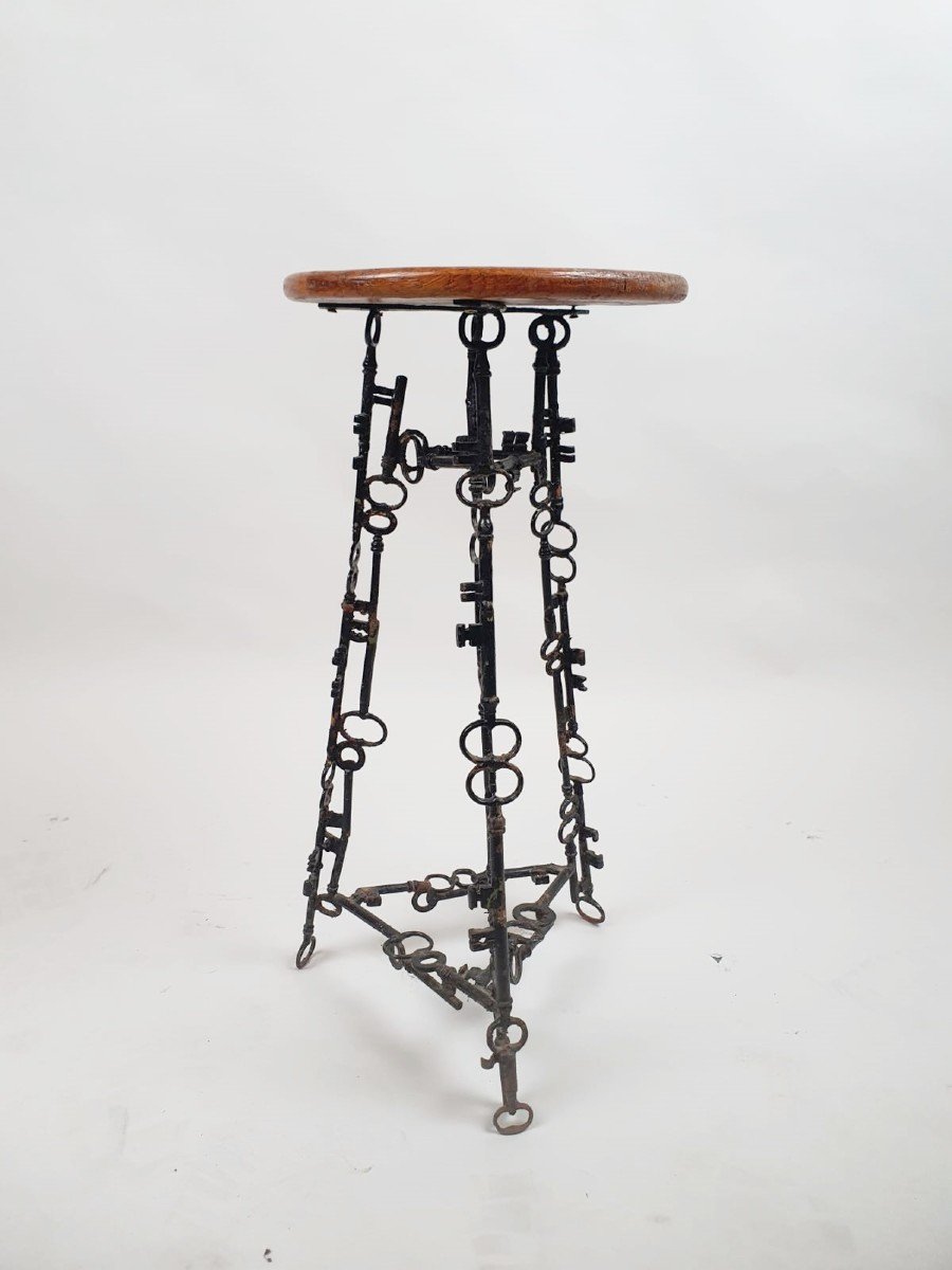 Side Table And Its 4 Stools, Set Formed By Keys Welded Together-photo-4