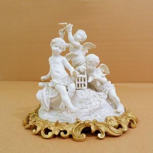 Biscuit Signed Boucher - Group Of Three Cherubs