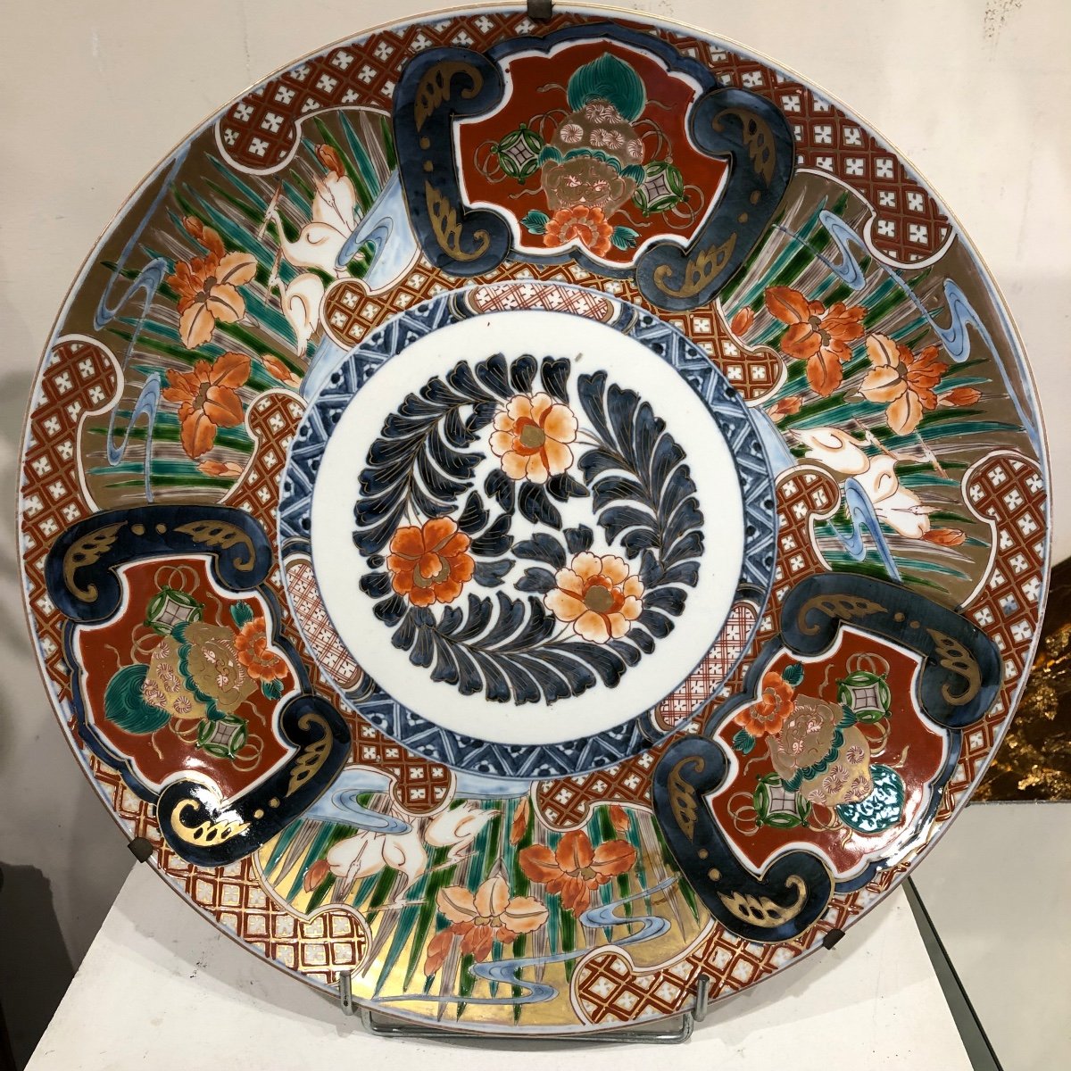 Important Plat En Porcelaine Imari 19 ème Japon , Période Meïji 