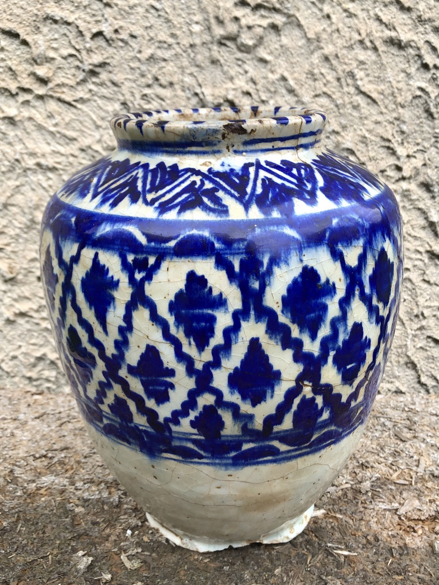 Qajar “white / Blue” Vase In Siliceous Ceramic.-photo-2