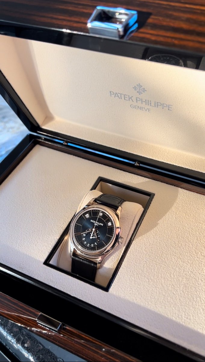 Patek Philippe Annual Calendar 5205g-013-photo-2