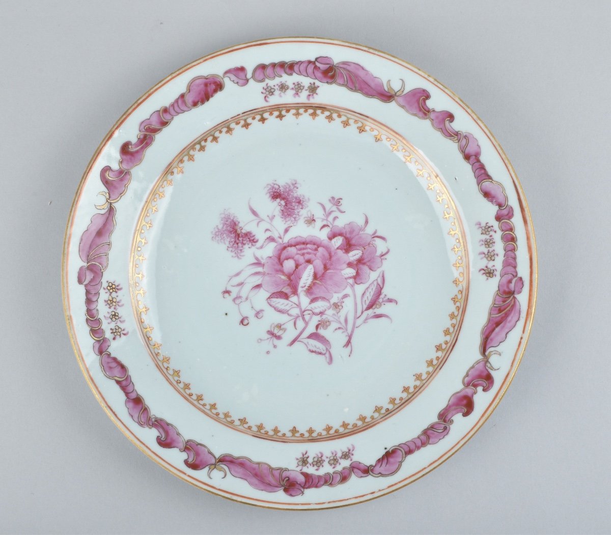 Four Chinese Famille Rose Rocaille And Scrolls Plates. Qianlong-photo-4