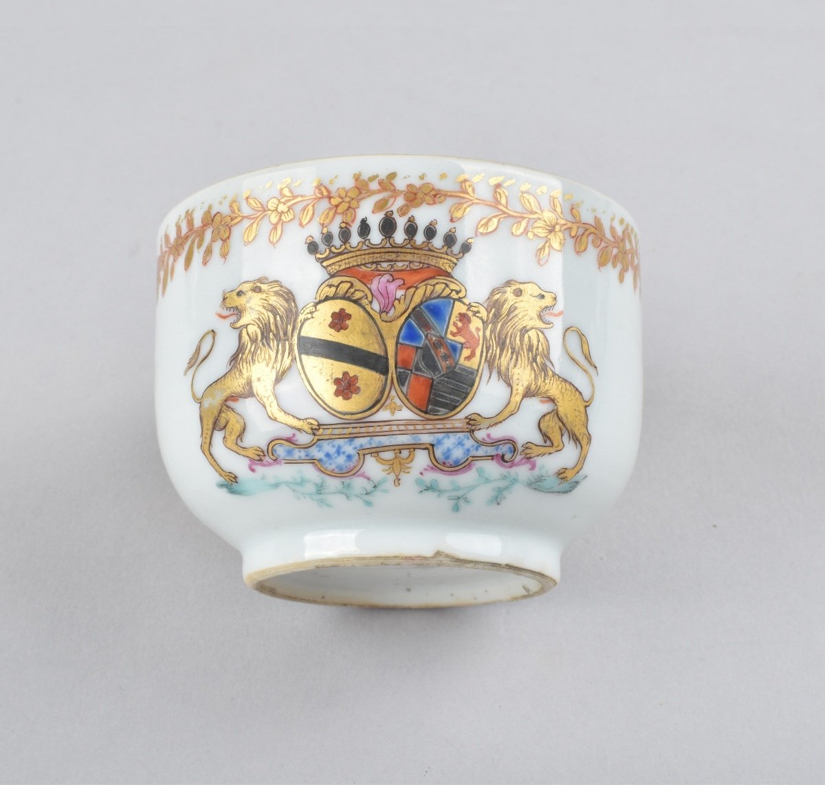 Sucrier En Porcelaine De Chine De La Compagnie Des Indes (Beaumont / Borstel). Qianlong