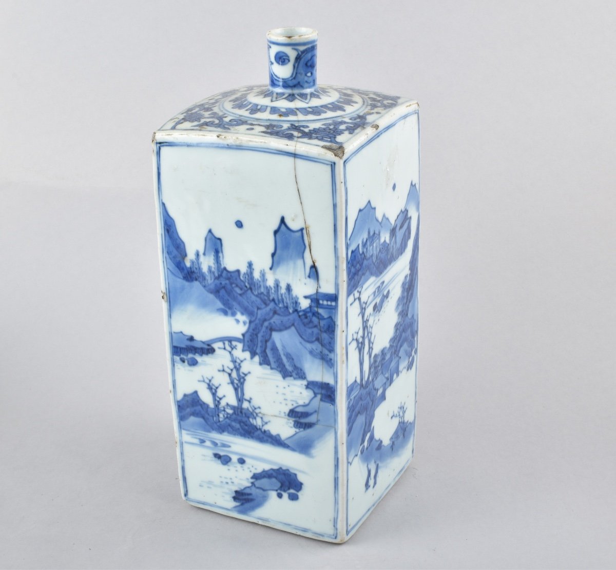 A Chinese Blue And White Bottle Vase. Transitional Period-photo-2