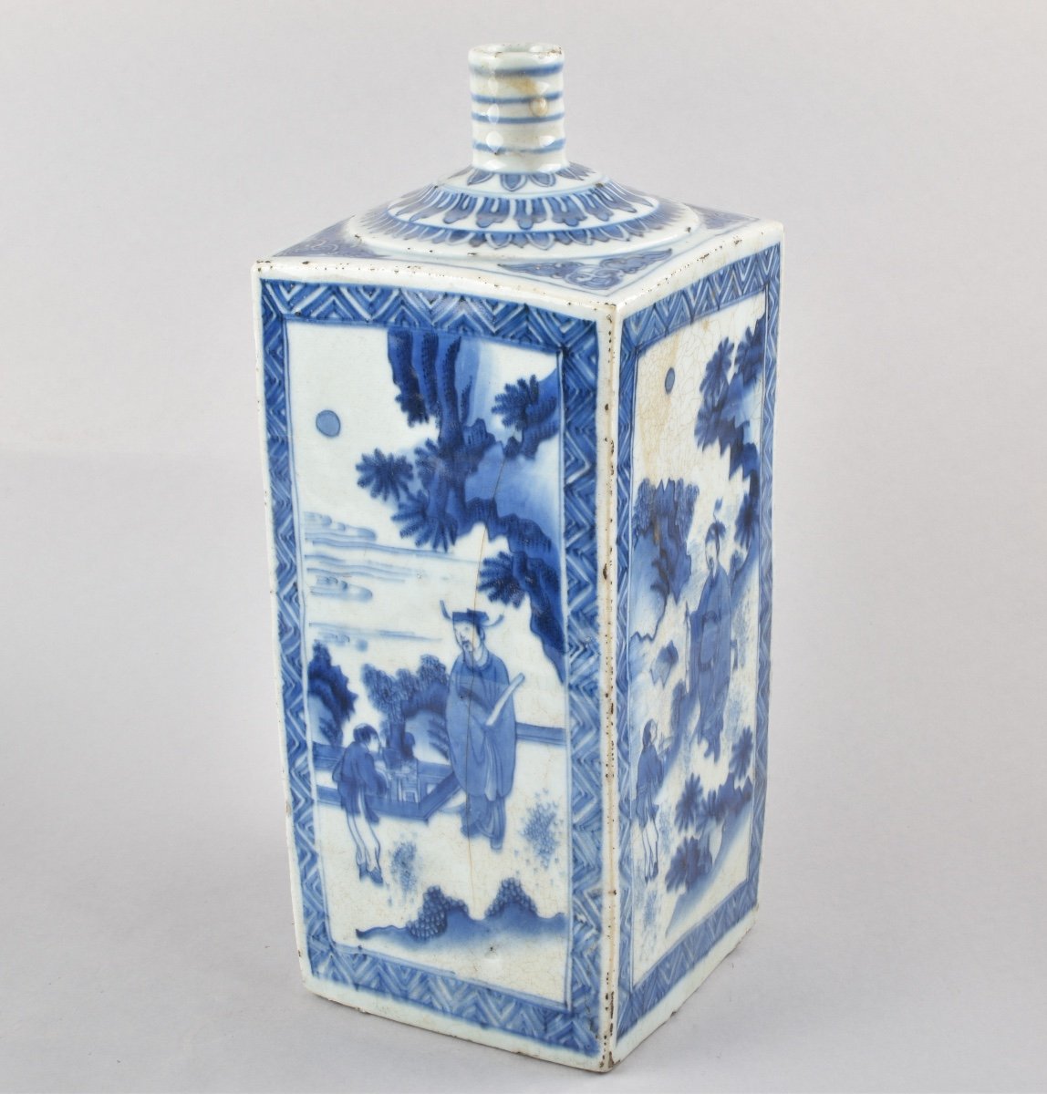 Bouteille Bleu Et Blanc à Décor De Personnages. Chine, Epoque Transition, Circa 1630/1640-photo-4