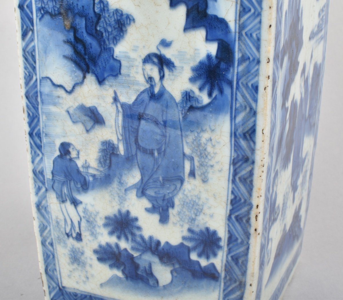 Bouteille Bleu Et Blanc à Décor De Personnages. Chine, Epoque Transition, Circa 1630/1640-photo-4