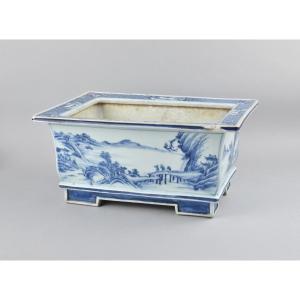 Jardinière Bleu Et Blanc En Porcelaine De Chine. Qianlong