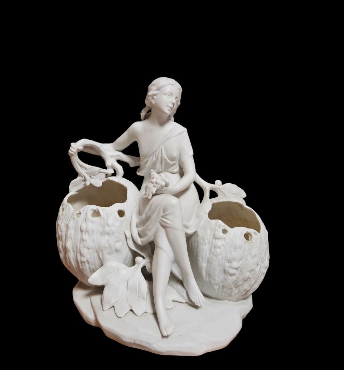 Jeune Fille En Biscuit De Porcelaine Début XXème Siècle