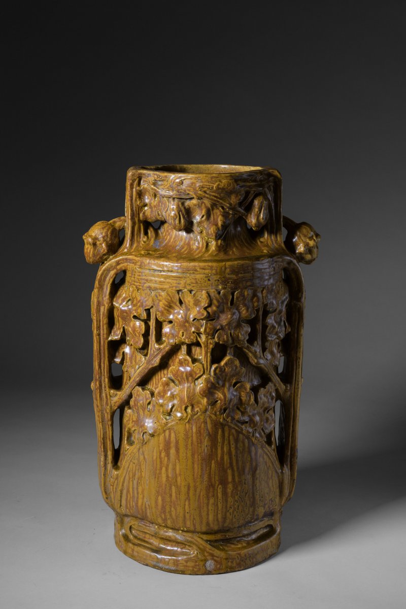 Georges Hoentschel, Large Oak Decor Vase, Signed. Circa 1900.