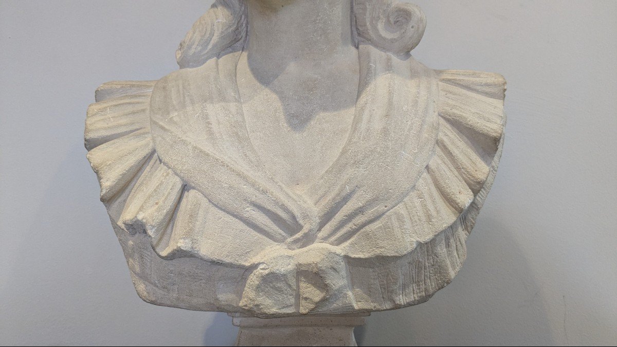 Large Bust Of Marie Antoinette, In Stone, France 19th Century -photo-2