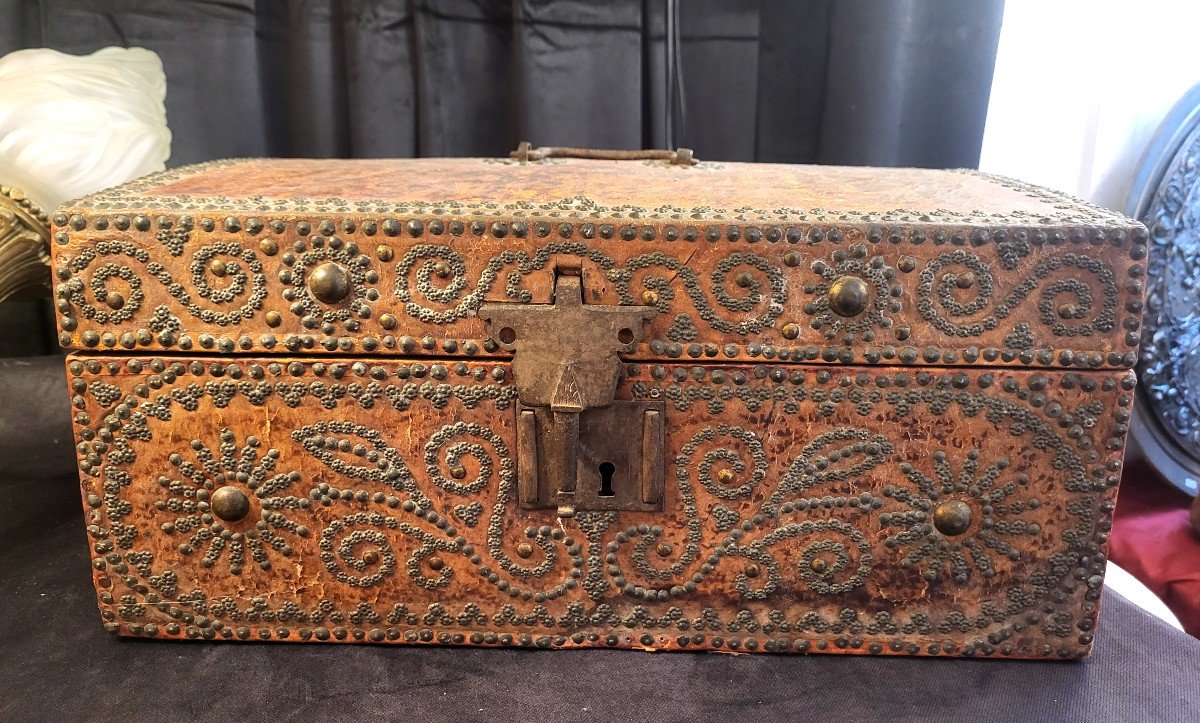 Louis XIV Period Wooden Messenger Box Covered In Leather