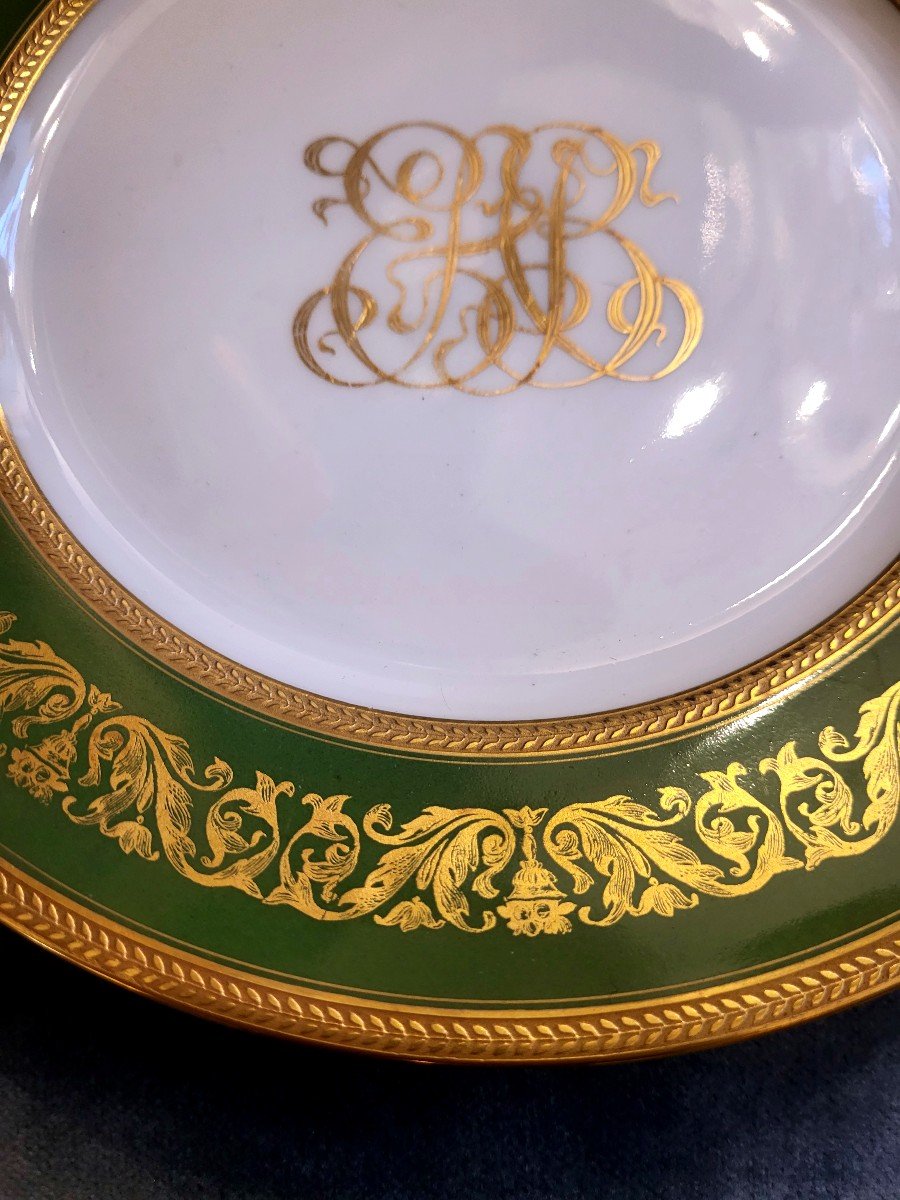 12 assiettes en porcelaine de Limoges BERNARDAUD monogrammees, vert empire et or XXeme-photo-2