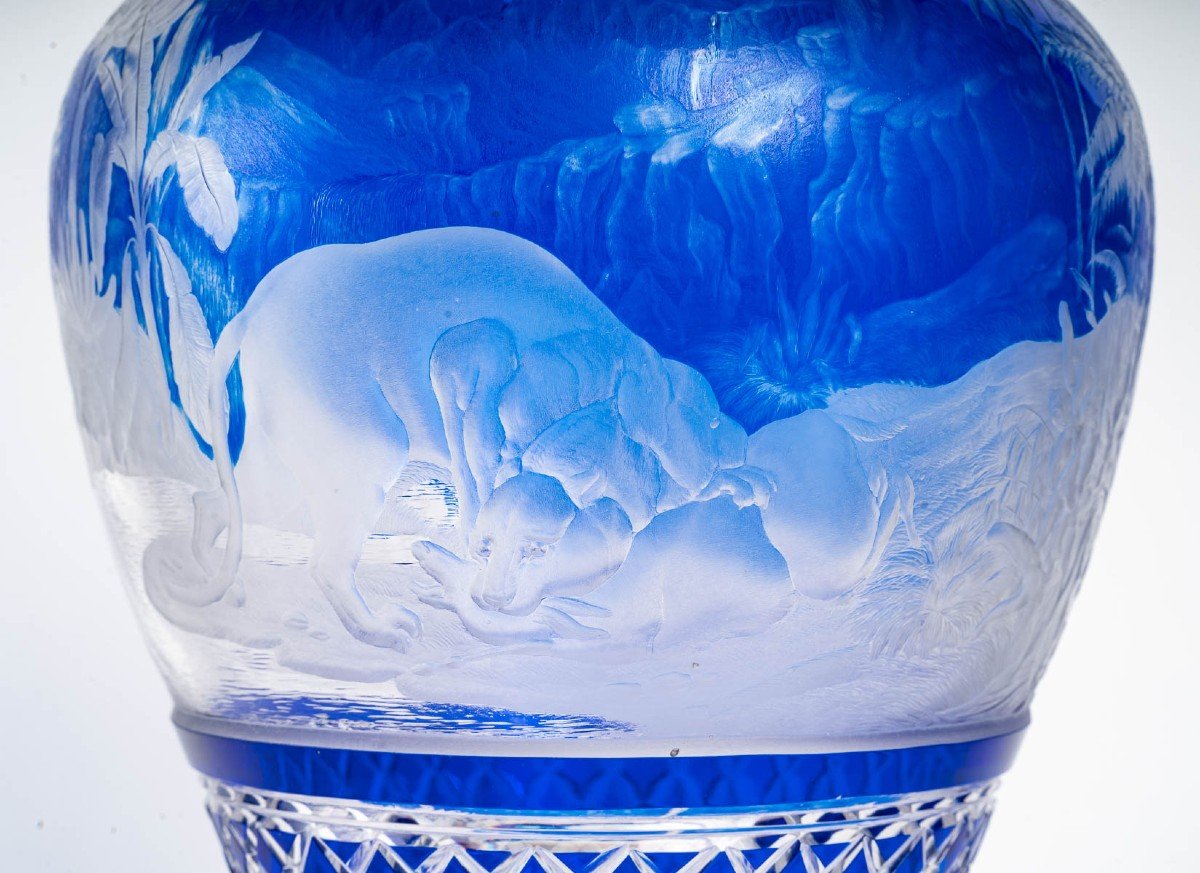 Large Blue And White Overlay Vase Attributed To "baccarat" Or St Louis 1870-photo-3