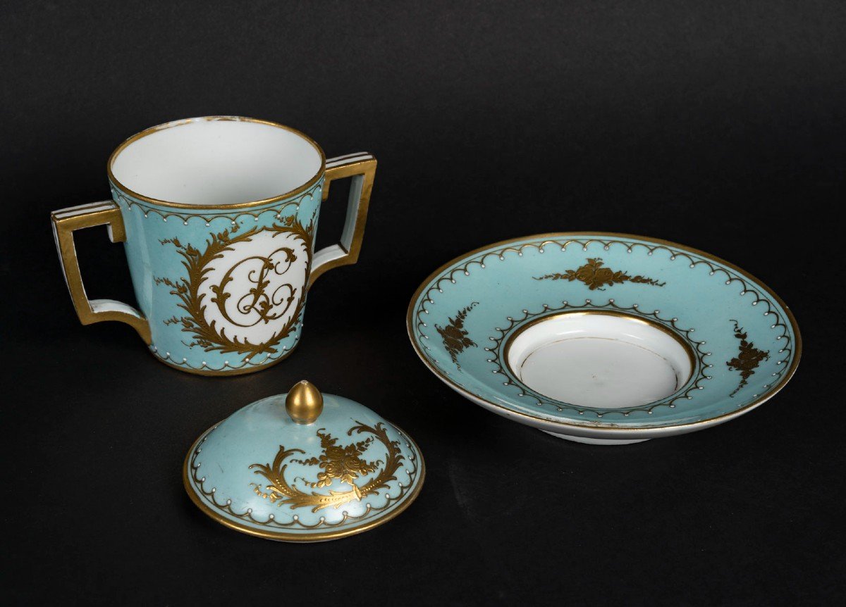 19th Century Pseudo Sèvres Celadon Trembleuse Cup-photo-3