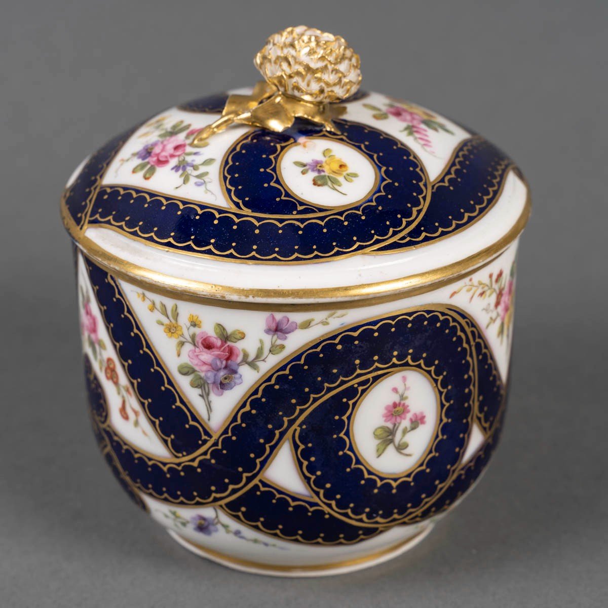 Sèvres " Pot Couvert "1766 Pâte Tendre