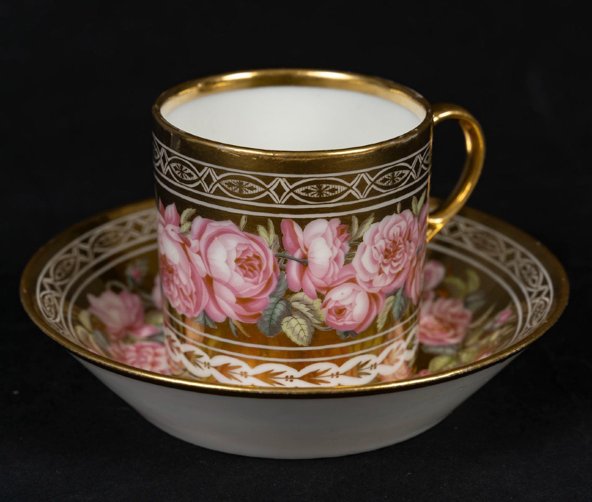 Tasse litron aux Roses   XVIIIème (attribuée à Locré 1785 )