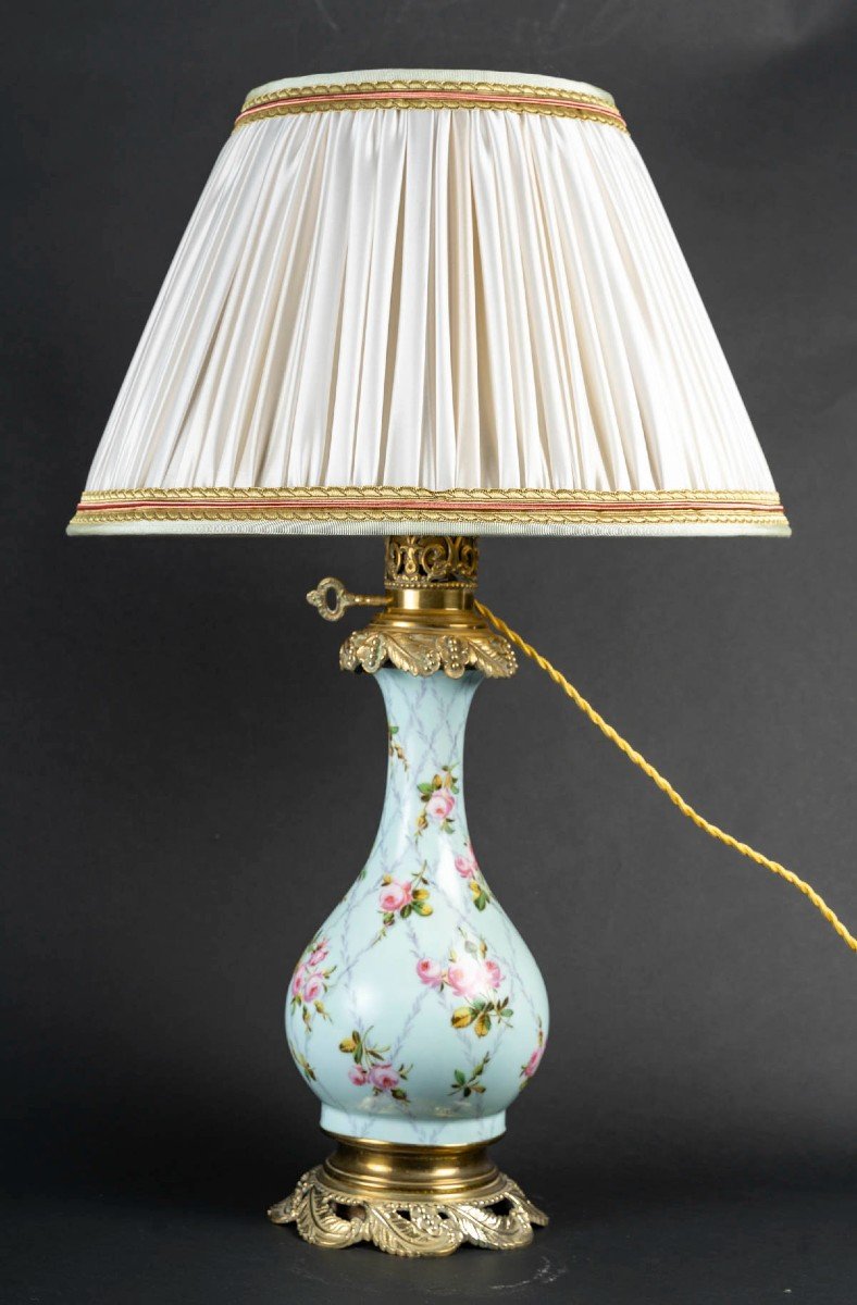 Lampe céladon avec Roses   "Paris XIX ème