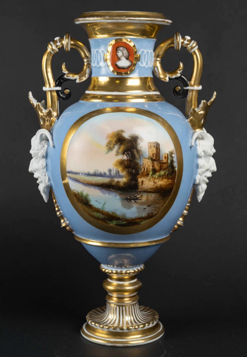 Vase  Amphore Paris bleu lavande à décor de paysage ( XIX ème )