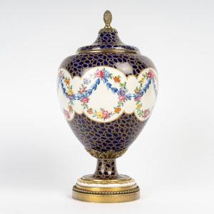 Blue Sèvres Covered Pot With Gold Pebbles, 19th Century