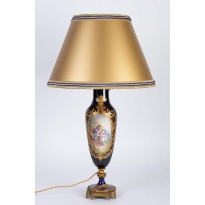 Lampe bleu de Sèvres à scènes galantes XIXème