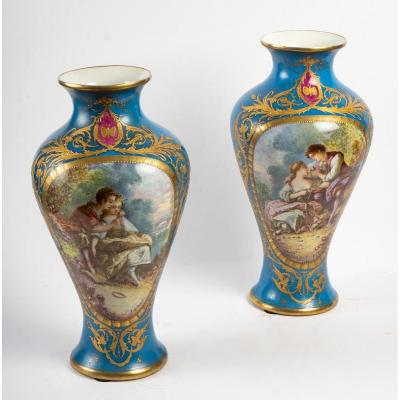 Paire de Vases bleu céleste à Scènes Galantes et Fleurs fin XIXème ( France )