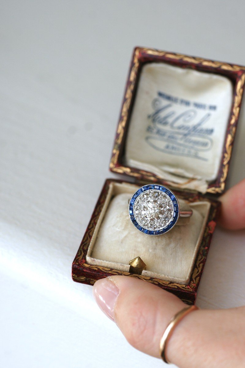 Bague Cible Art Deco Ronde Saphirs Calibrés Et Diamants Sur Platine-photo-2