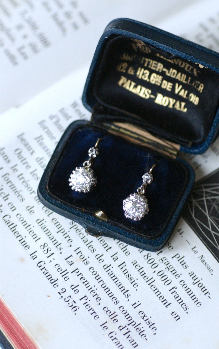 Boucles d'Oreilles Dormeuses Anciennes Diamants 2,45 Cts Sur Or Et Platine