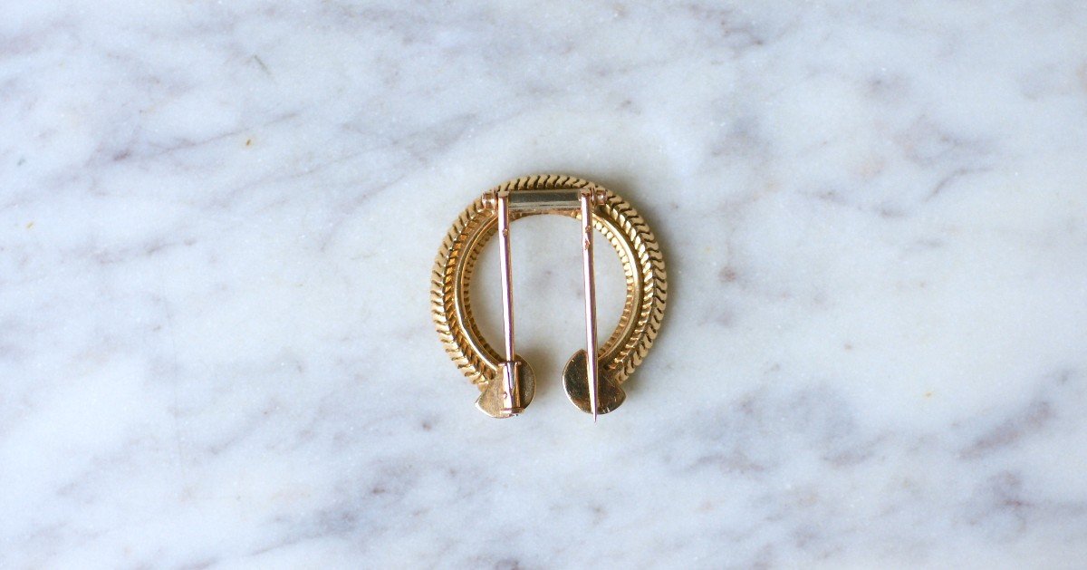 Mellerio Dits Meller Horseshoe Yellow Gold Guilloche Retro Brooch-photo-4