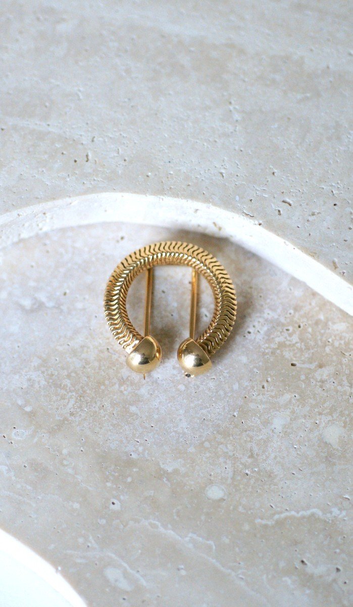 Mellerio Dits Meller Horseshoe Yellow Gold Guilloche Retro Brooch