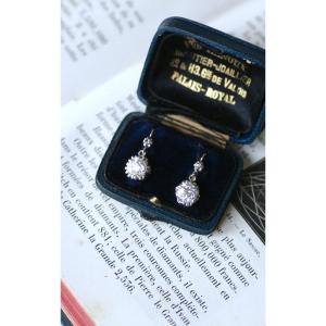 Boucles d'Oreilles Dormeuses Anciennes Diamants 2,45 Cts Sur Or Et Platine