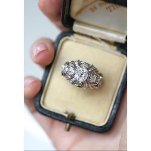 Bague Ancienne Dôme Mauboussin Diamant Coussin 1.57 Cts Sur Platine 1950s