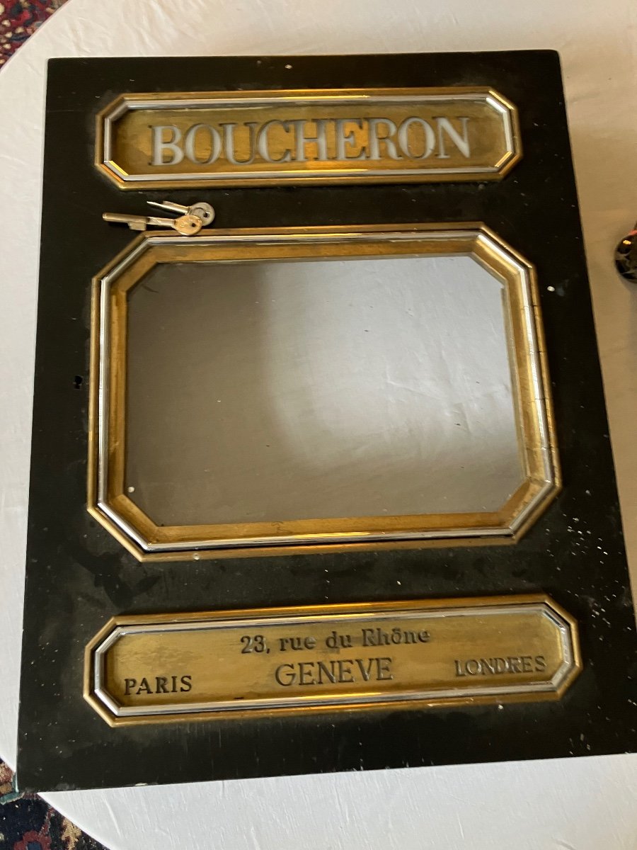 Boucheron Vitrine Magasin Genève Présentoir Luxe