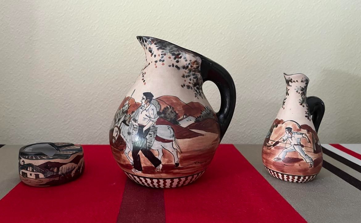 Lot Of Basque Stoneware From Ciboure With Pitcher, Cruet, Ashtray, Fischer, Ordoqui And Olano Period