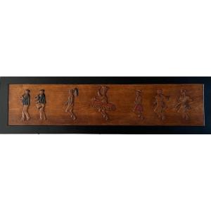 Panneau en bois sculpté avec danseurs et musiciens basques L: 112 cm H: 31 cm