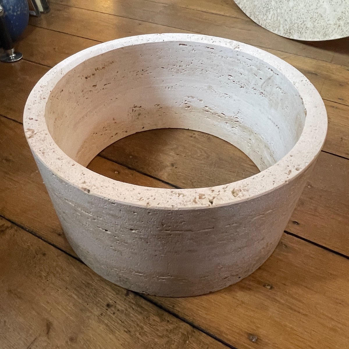 Angelo Mangiarotti For Up&up, Round Travertine Coffee Table, Central Cylindrical Leg, 1970s-photo-1