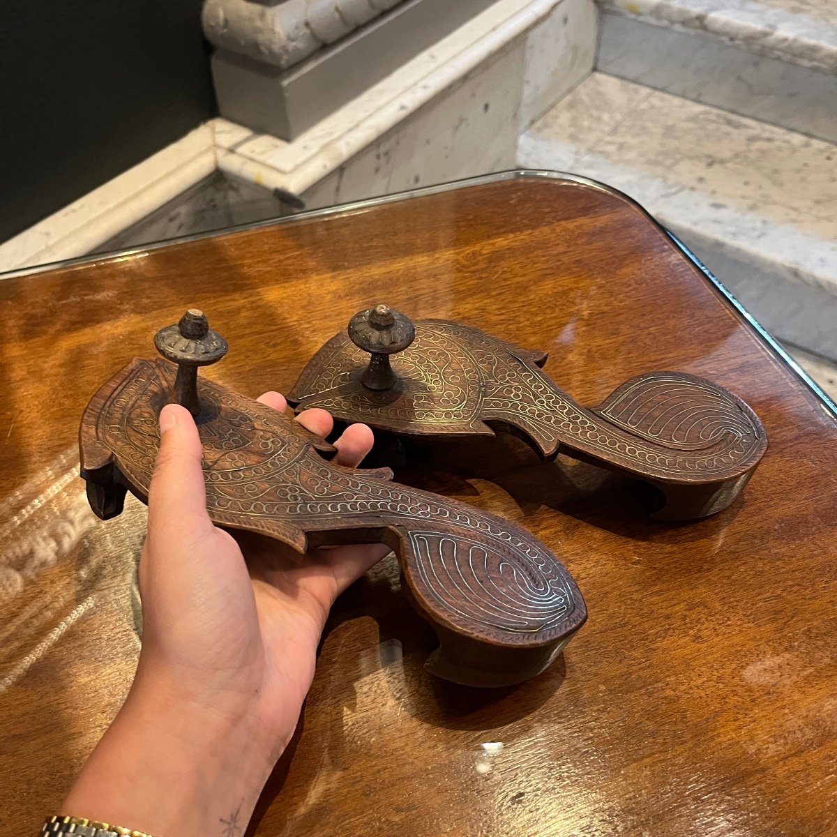 Pair Of Hindu Priest Or King Paduka, Teak Wood And Brass Fillets, 19th Century-photo-2