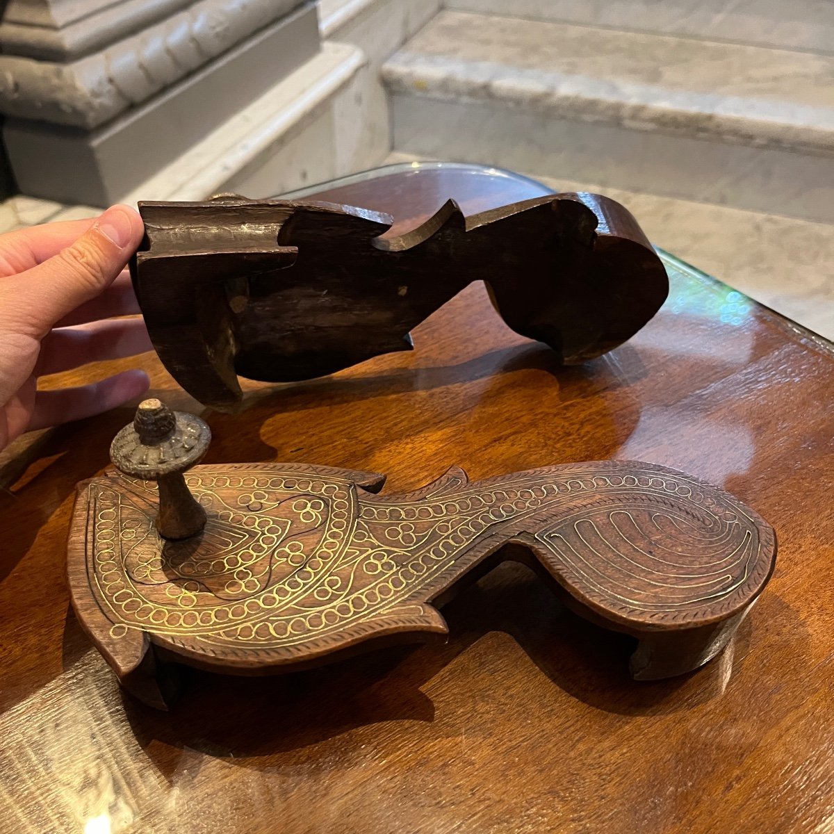 Pair Of Hindu Priest Or King Paduka, Teak Wood And Brass Fillets, 19th Century-photo-3