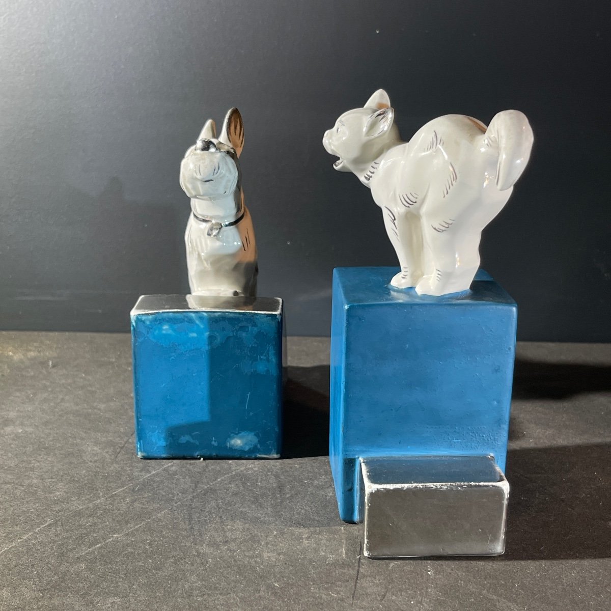 Asymmetrical Art Deco Bookends, Scottish Terrier Dog And Cat, White Blue Chrome, Ceramic-photo-6